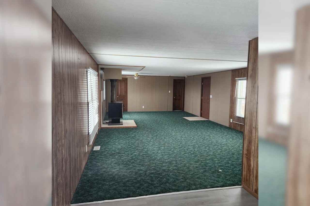 650 Adams Ln - Photo 2 of 8