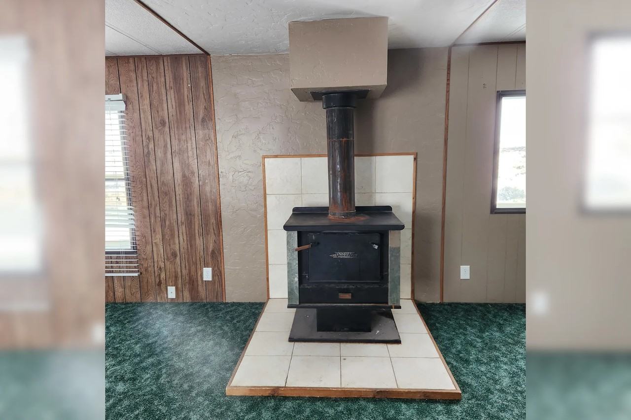 650 Adams Ln - Photo 3 of 8