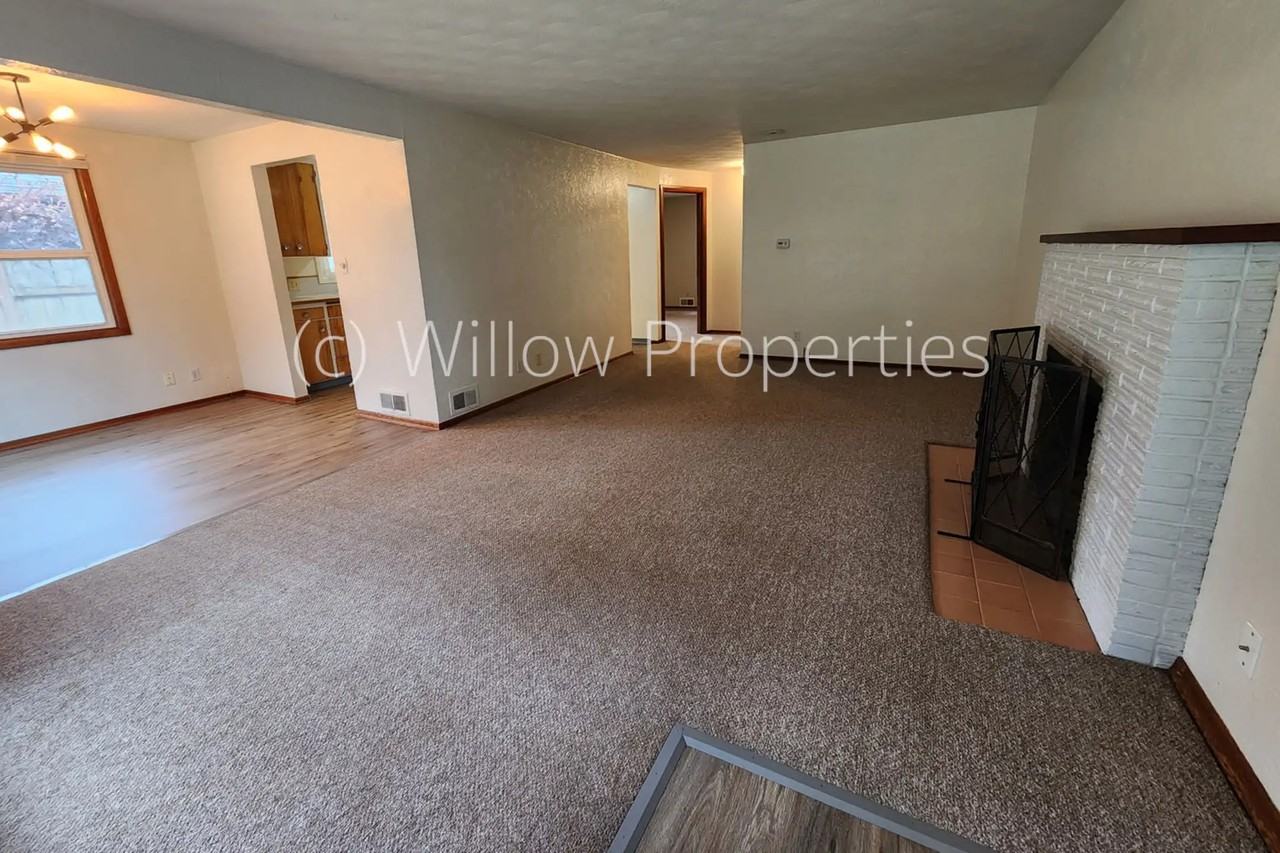 475 Alameda Ave - Photo 3 of 10