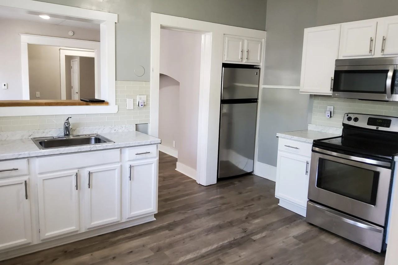 1191 S Plymouth Ave - Photo 2 of 13