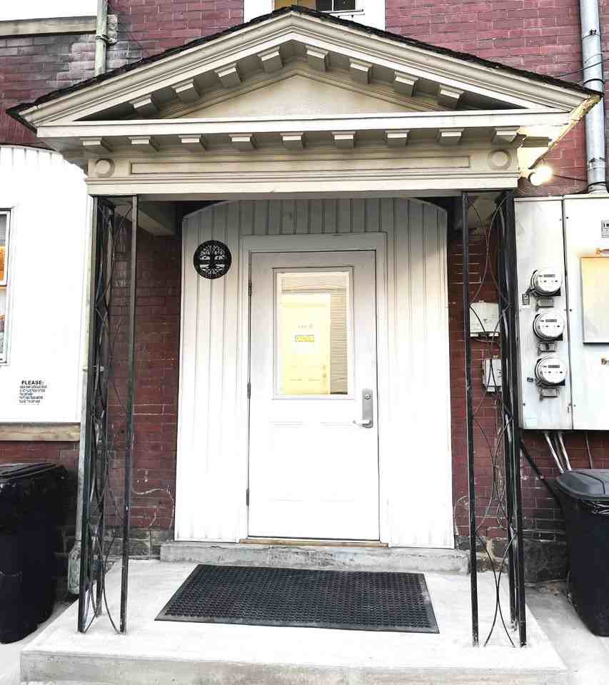 Washington St Apts - Photo 2 of 6