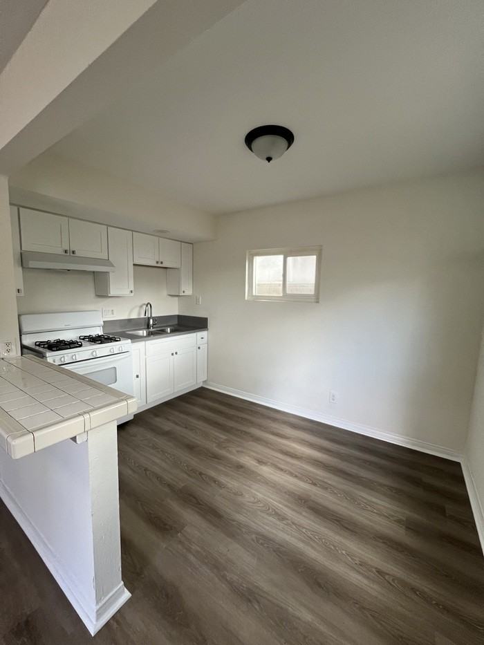 1618 1/2 W Santa Ana Blvd - Photo 2 of 9