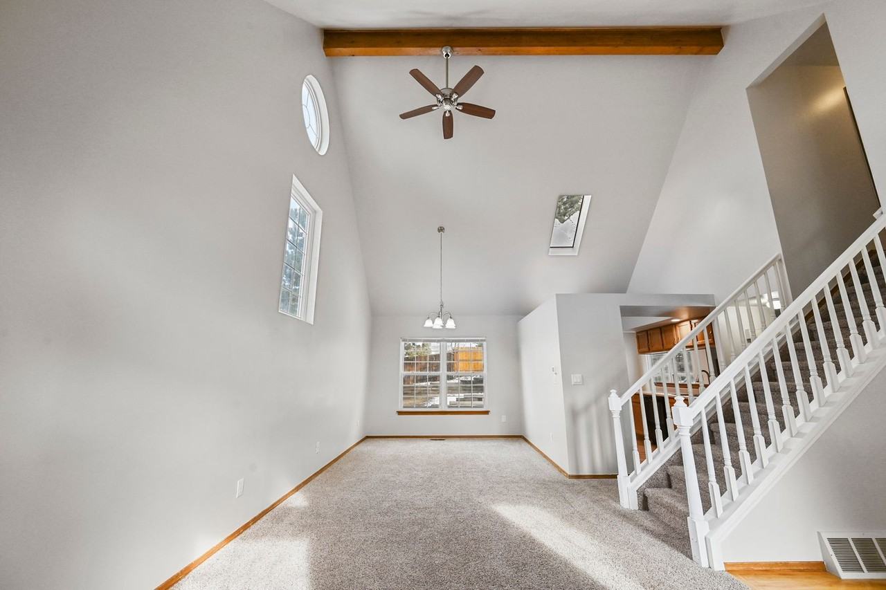 3640 Mountainside Dr - Photo 2 of 31