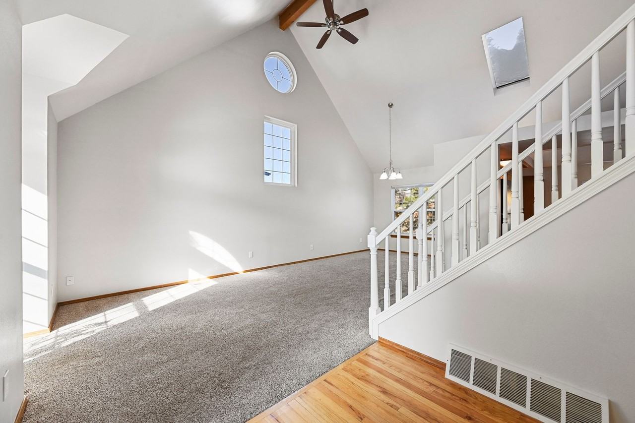 3640 Mountainside Dr - Photo 3 of 31