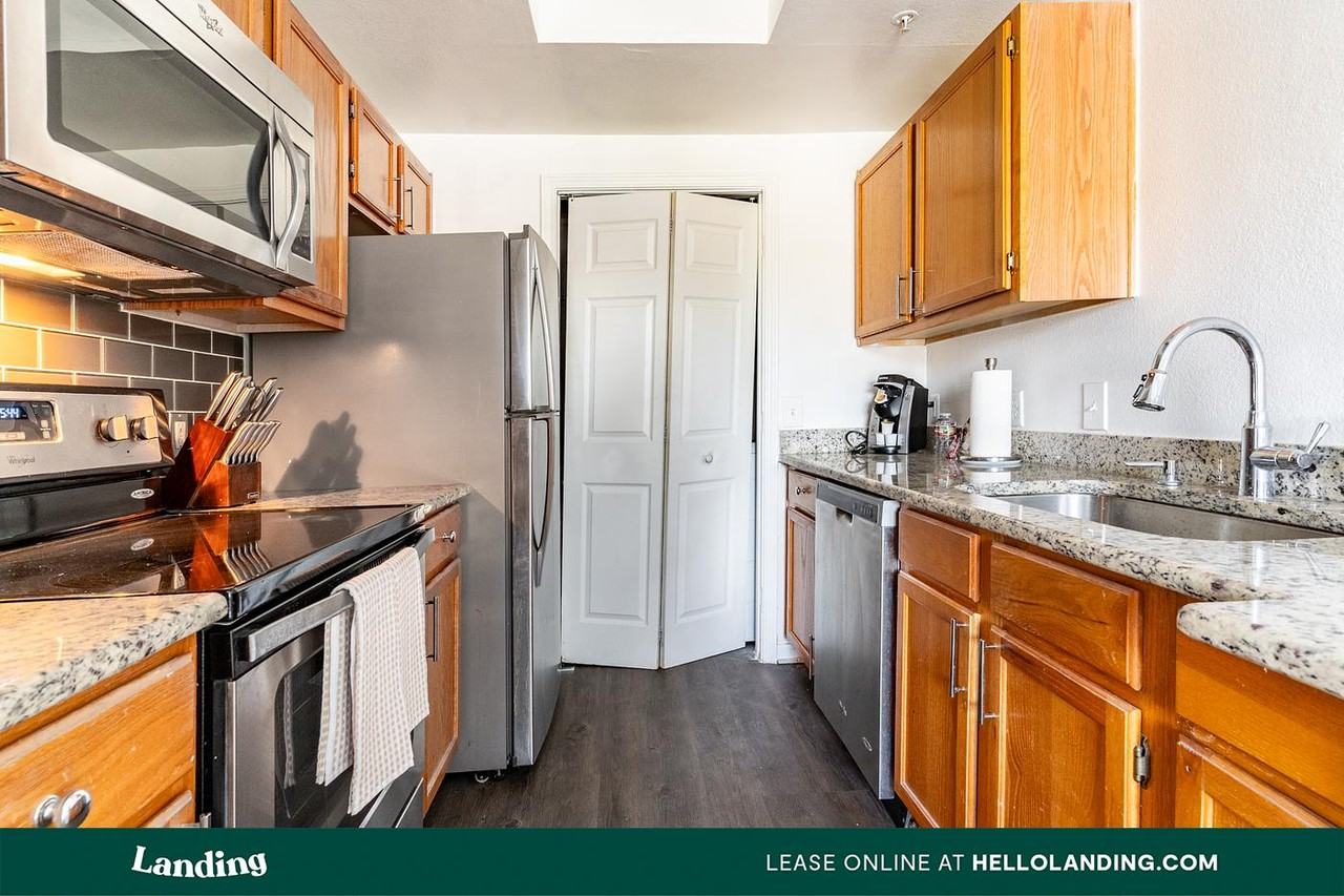 1000 Henderson St, - Photo 3 of 50