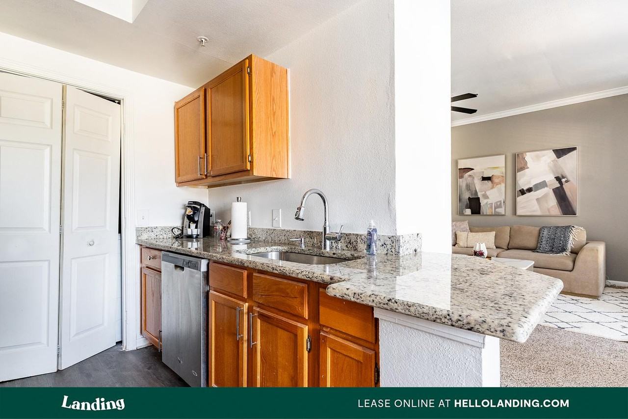 1000 Henderson St, - Photo 4 of 50