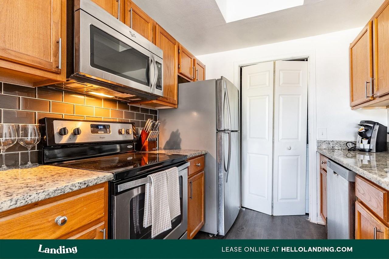 1000 Henderson St, - Photo 5 of 50