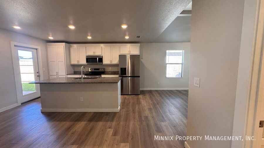 7704 Elm Ave - Photo 2 of 22