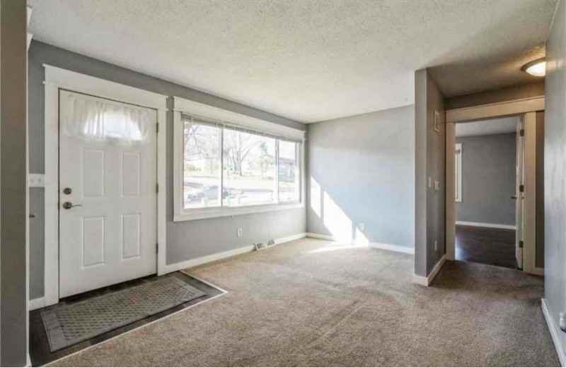 1215 Parkview Dr - Photo 2 of 16