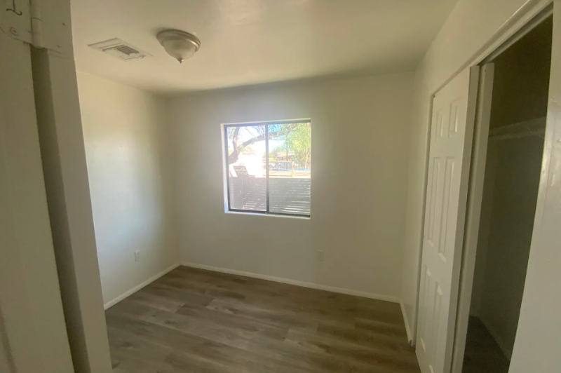 1460 W Saint Marys Rd - Photo 5 of 18