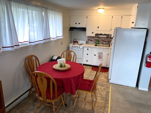210 S Railroad Ave - Photo 2 of 10
