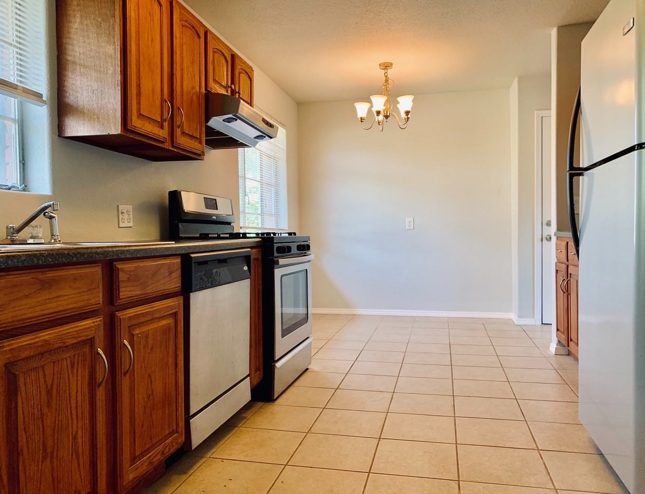 3025 Nw 69th St - Photo 4 of 13