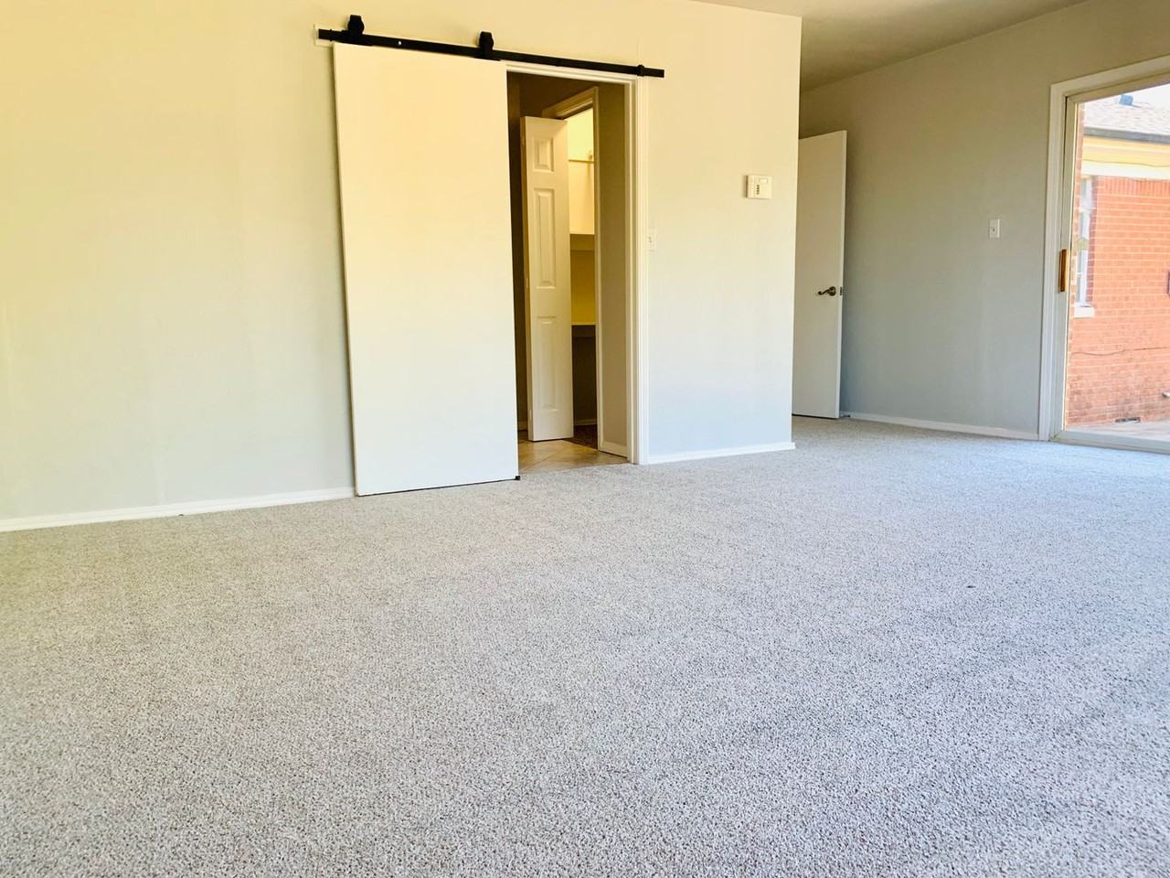 3025 Nw 69th St - Photo 5 of 13