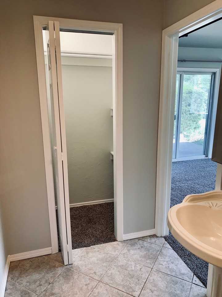 3025 Nw 69th St - Photo 7 of 13