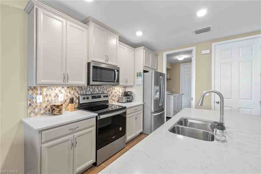 14644 Edgewater Circle - Photo 7 of 32