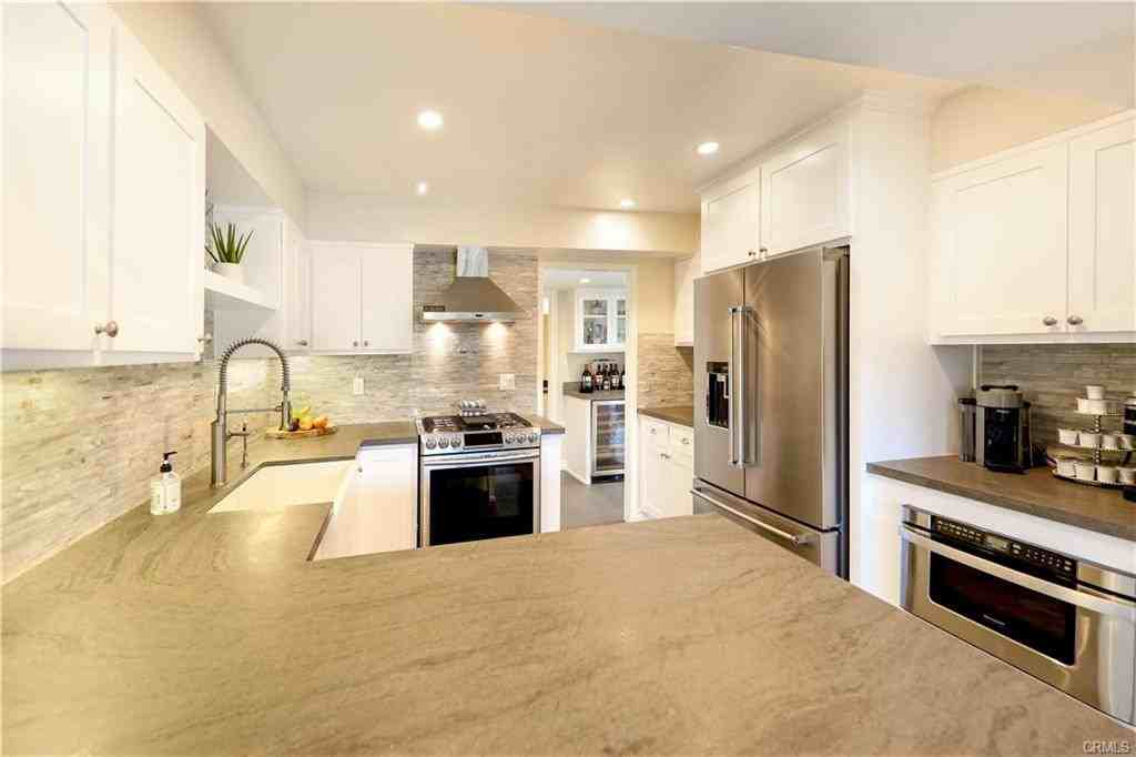 406 Carlotta - Photo 3 of 8