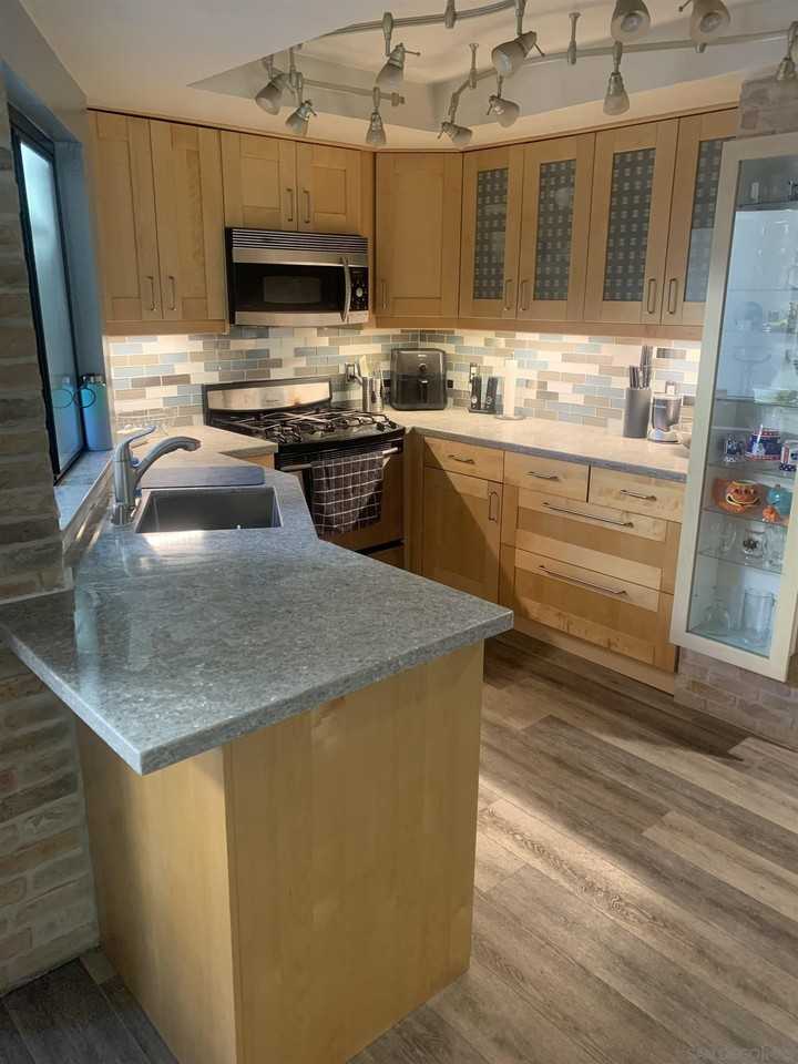 8365 Broadway - Photo 2 of 16