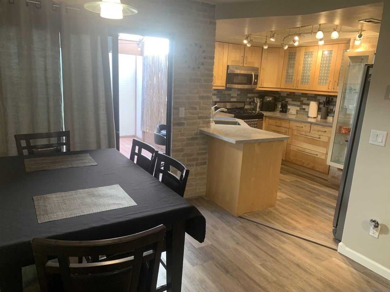 8365 Broadway - Photo 6 of 16