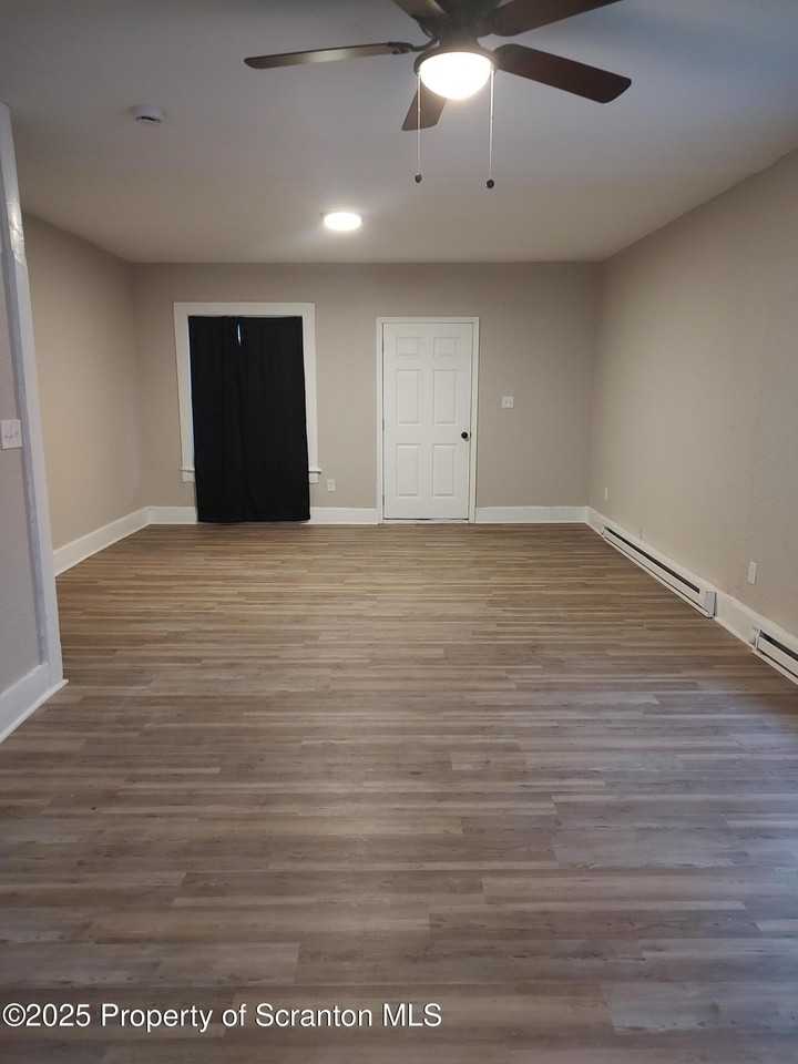 1014 Snyder Ave - Photo 6 of 16