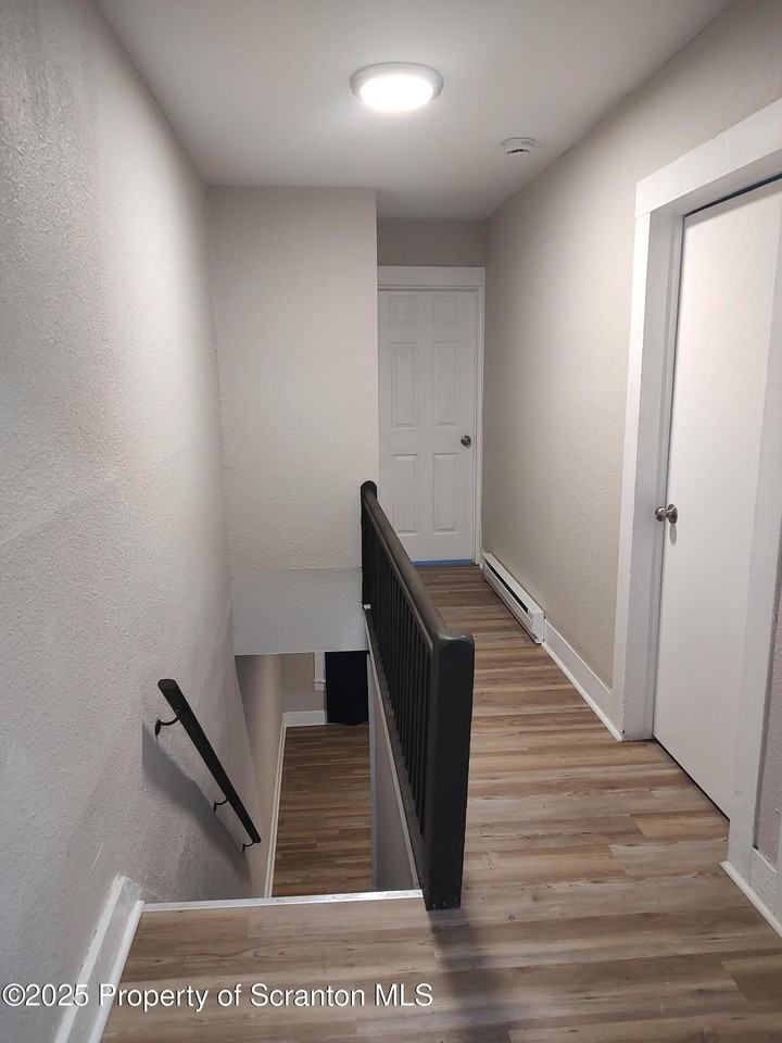 1014 Snyder Ave - Photo 7 of 16