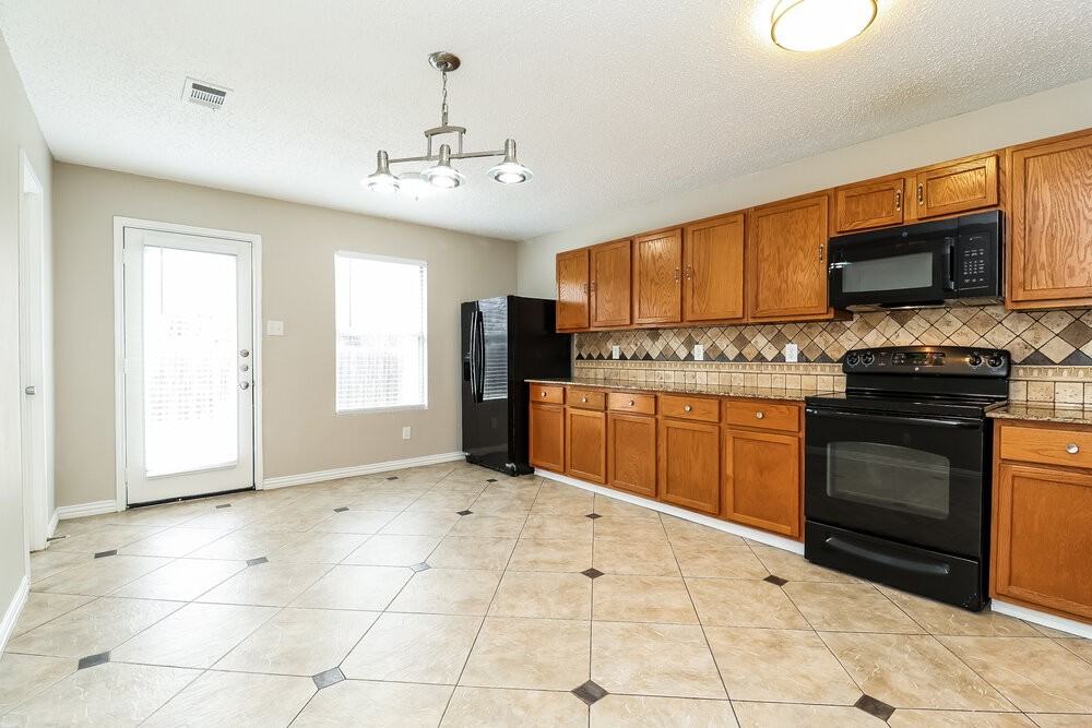 5224 Bedfordshire Dr - Photo 6 of 16