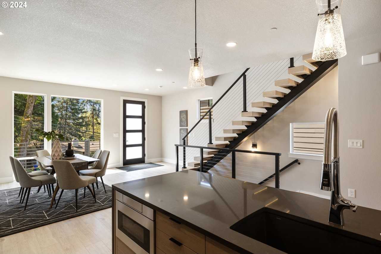 Stunning Home with ADU in Burlingame SW Portland - Photo 2 of 3