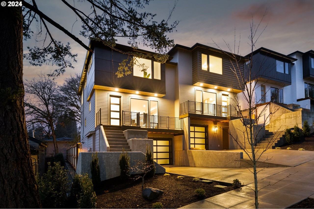 Stunning Home with ADU in Burlingame SW Portland - Photo 3 of 3