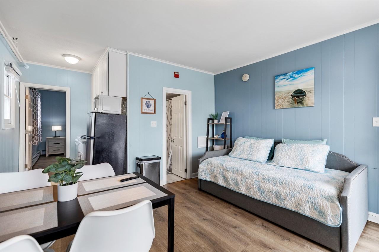 44 East Grand Avenue - Photo 2 of 32