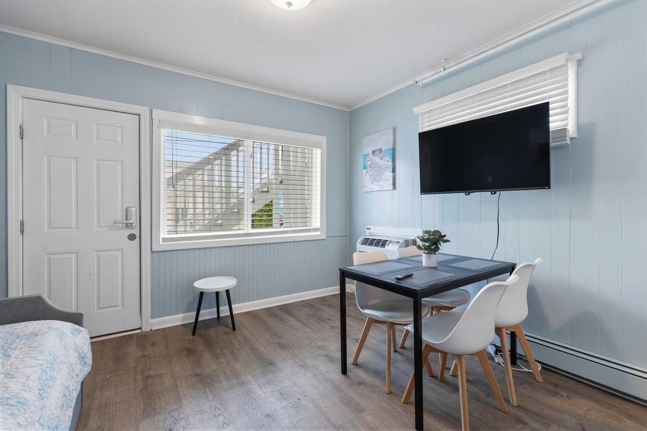 44 East Grand Avenue - Photo 3 of 32