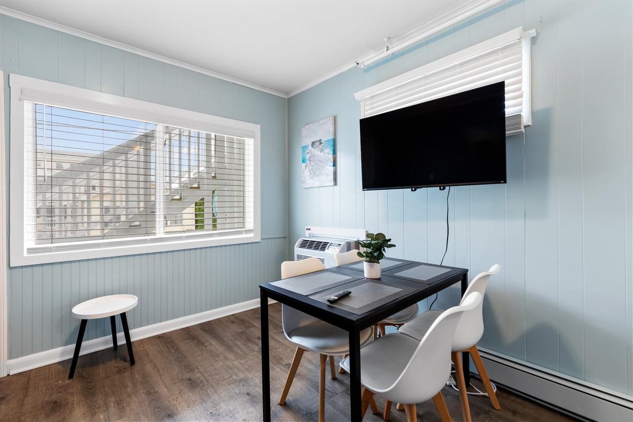 44 East Grand Avenue - Photo 4 of 17