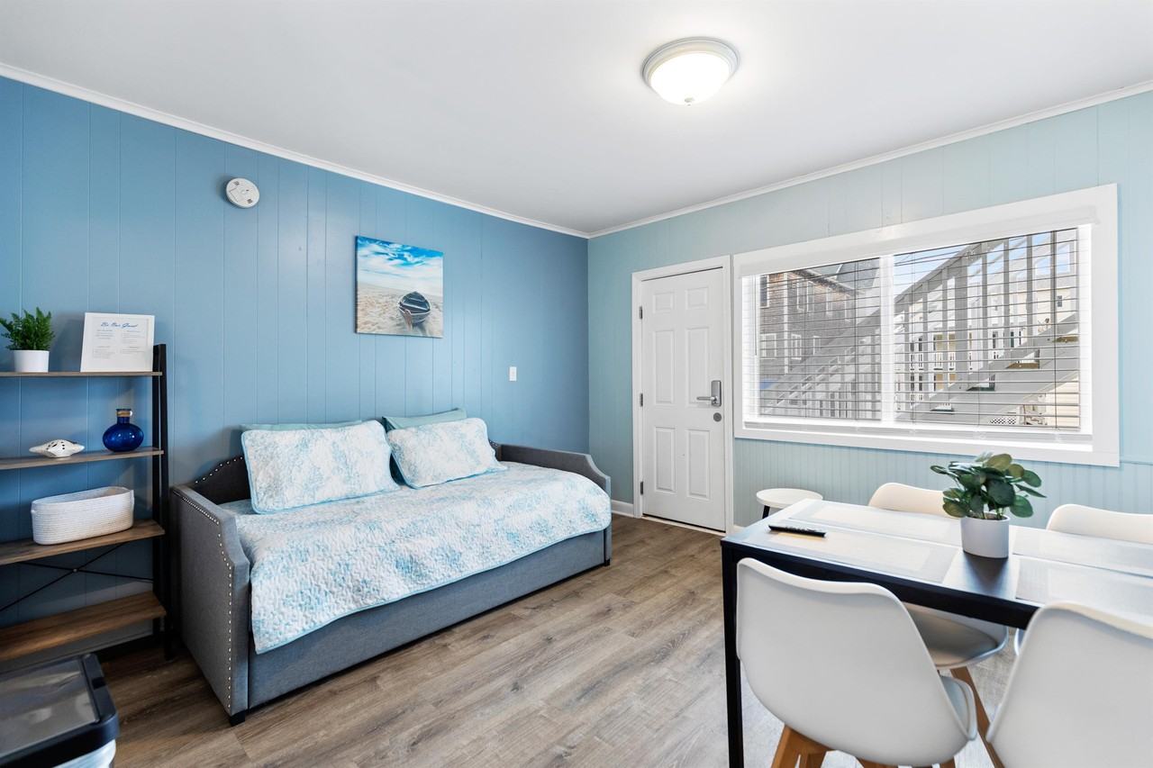 44 East Grand Avenue - Photo 5 of 17