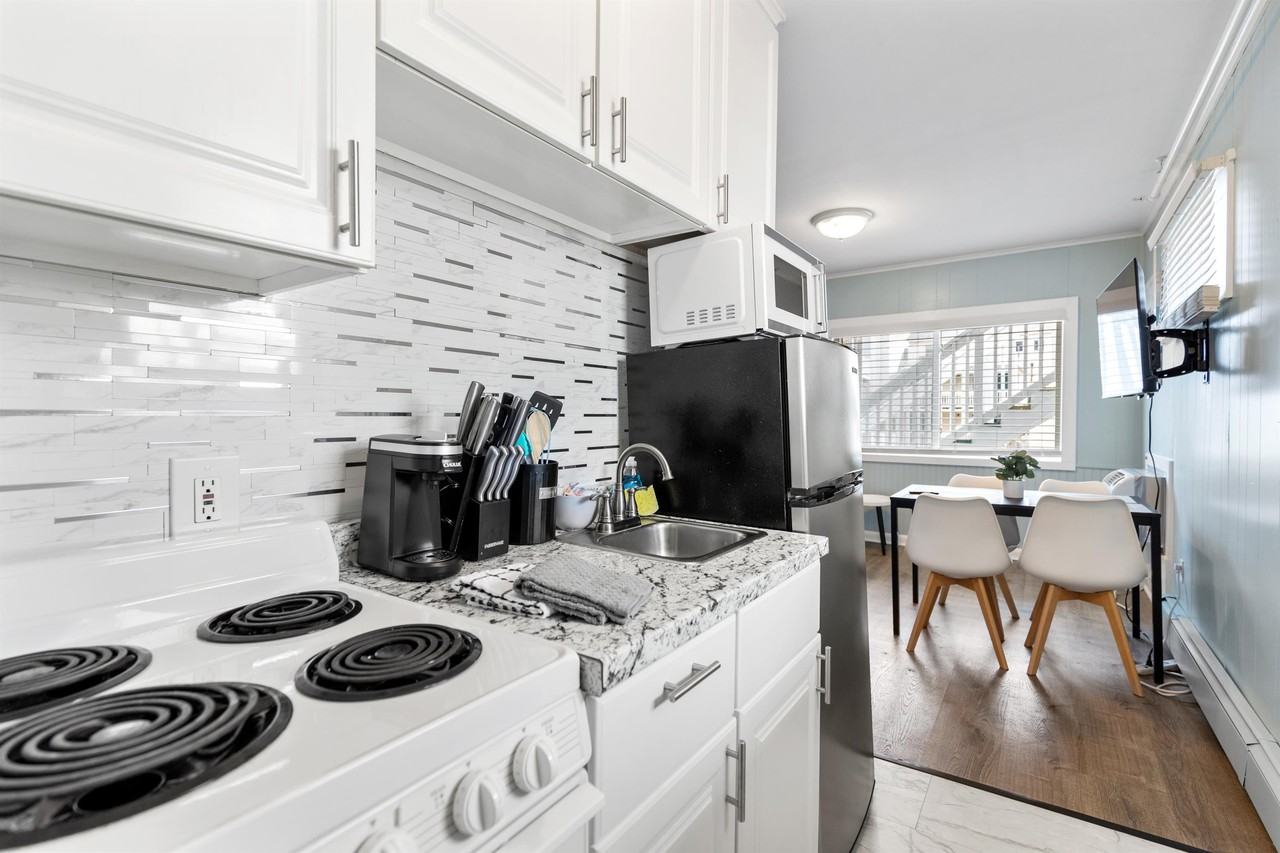 44 East Grand Avenue - Photo 7 of 17