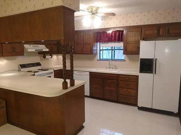 4900 S Kendall Dr - Photo 3 of 10