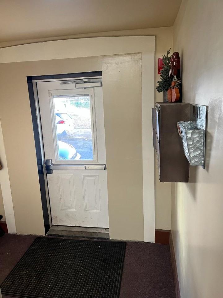 Washington St Apts - Photo 3 of 6