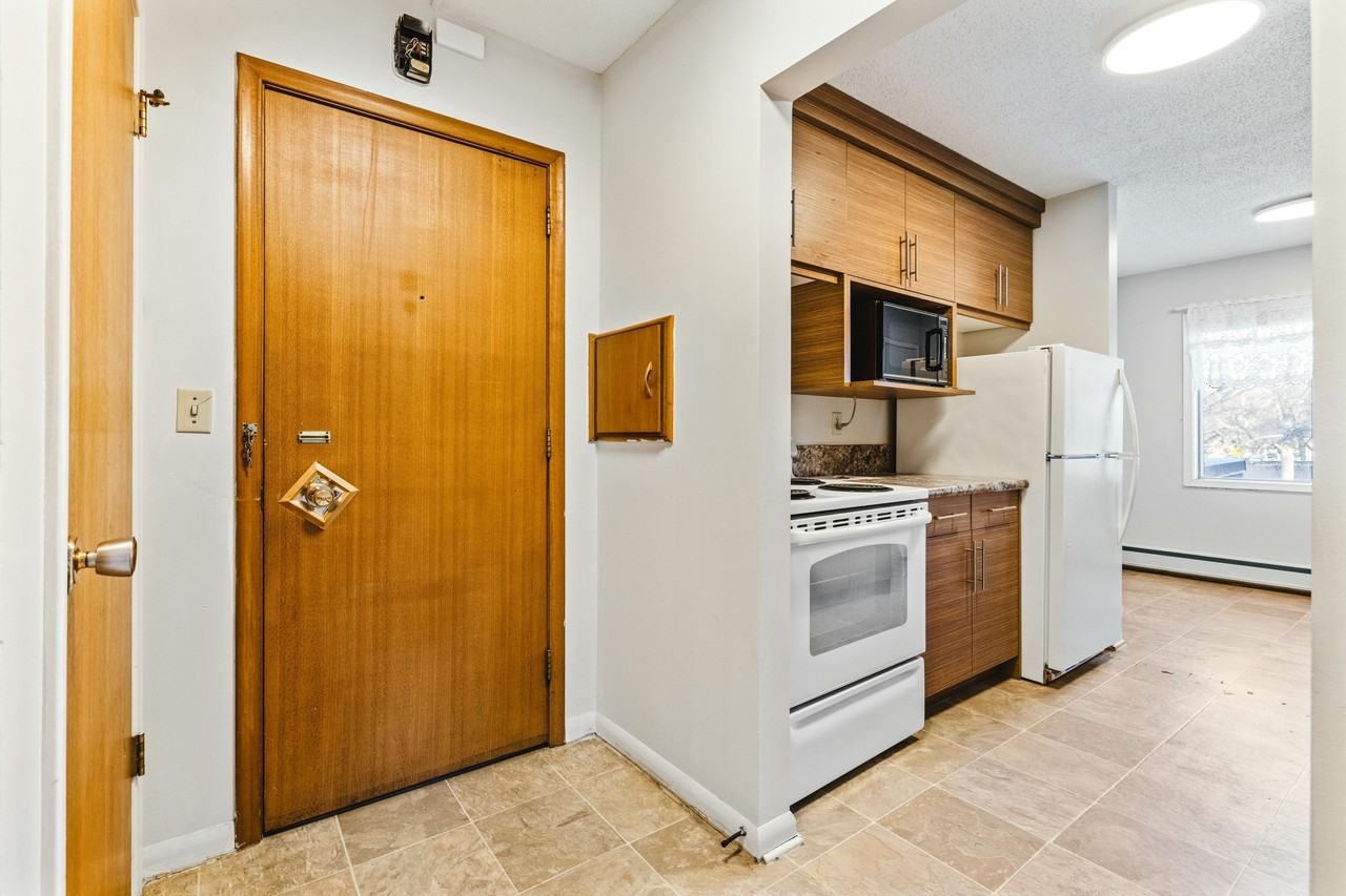 173 Procter Pl #8 - Photo 6 of 13