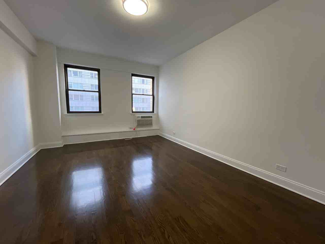 E 69th St #8H - Photo 2 of 6