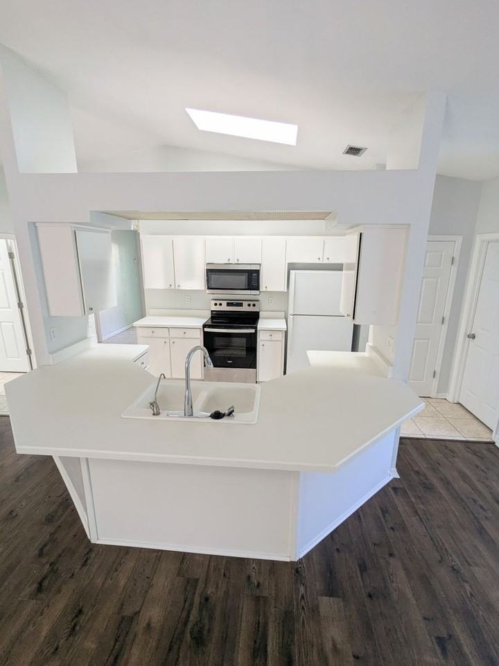 3904 Long Grove Ln - Photo 3 of 18