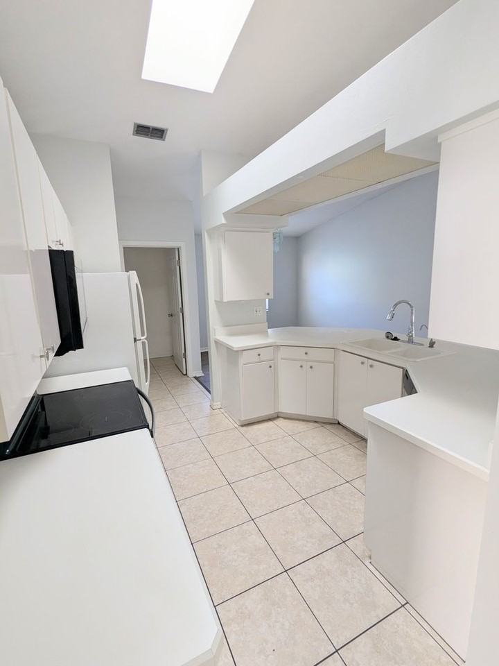 3904 Long Grove Ln - Photo 4 of 19