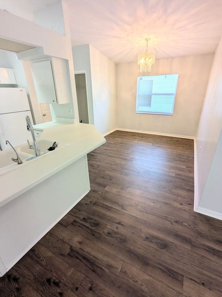 3904 Long Grove Ln - Photo 6 of 19