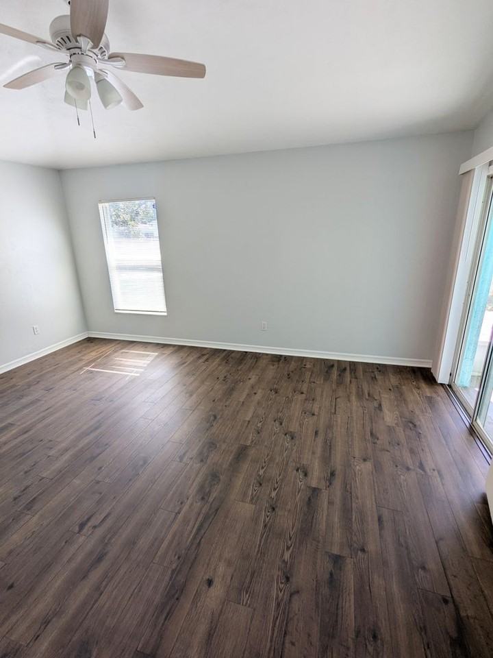 3904 Long Grove Ln - Photo 7 of 19