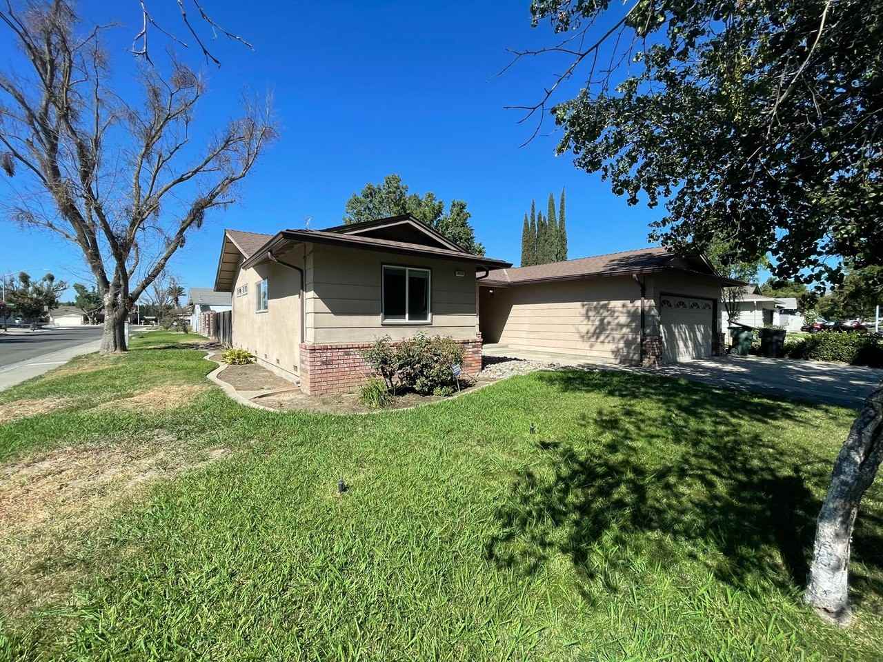 3233 Nightingale Dr - Photo 2 of 35