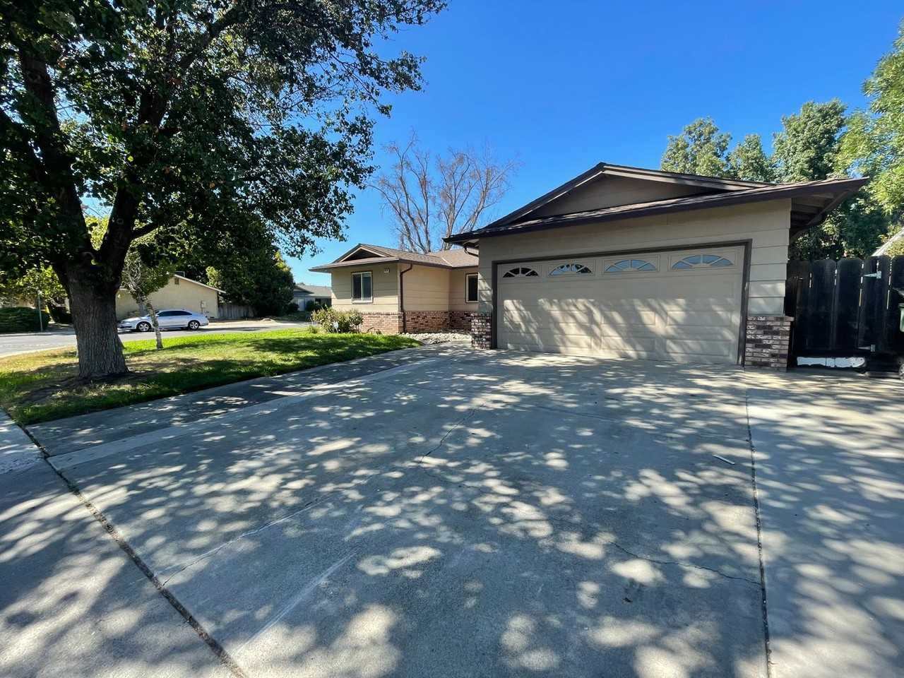 3233 Nightingale Dr - Photo 3 of 35