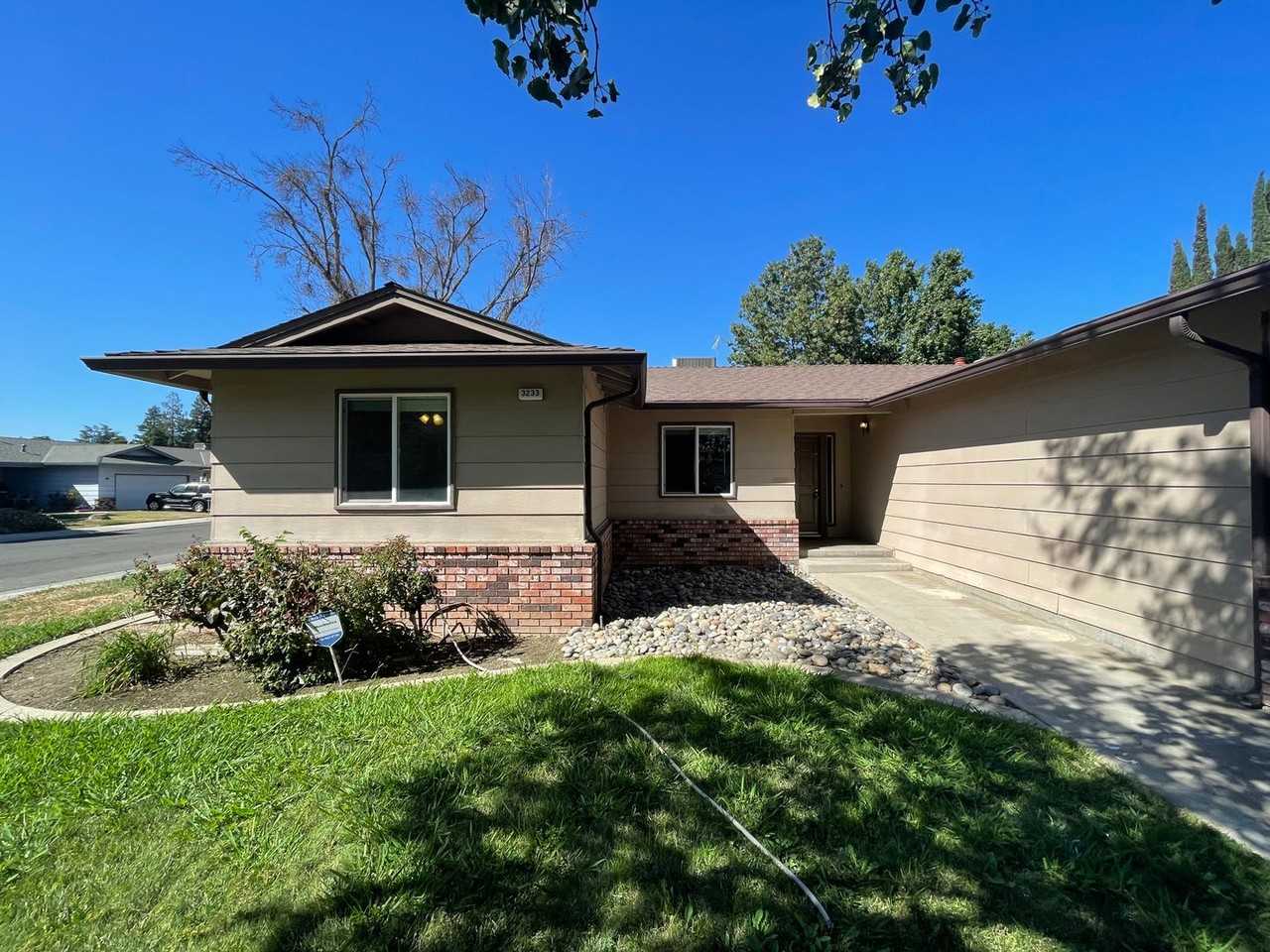 3233 Nightingale Dr - Photo 4 of 35