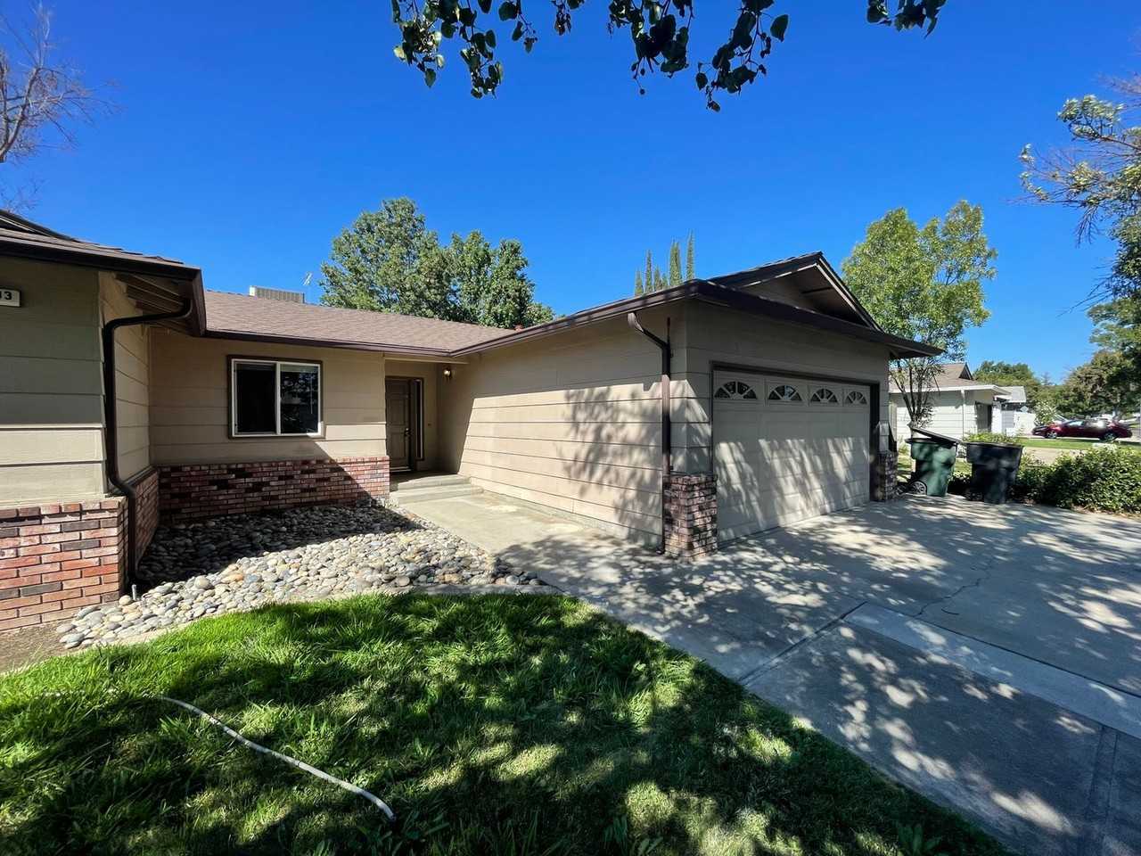 3233 Nightingale Dr - Photo 5 of 35