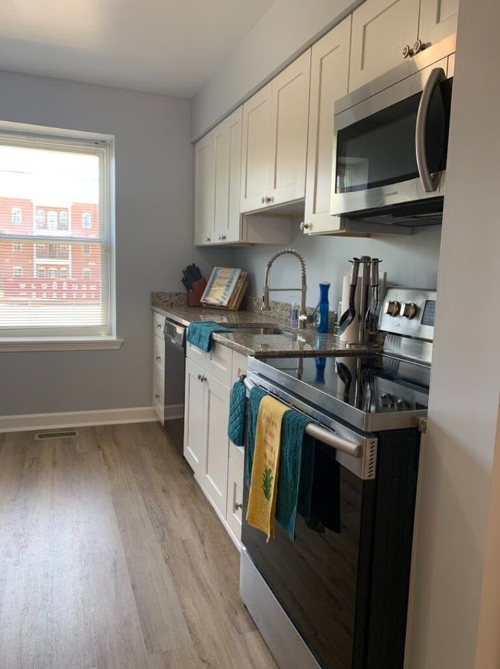 2123 W 7th St - Photo 2 of 16