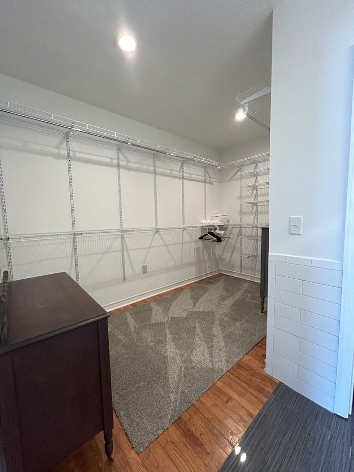 652 Windermere Boulevard - Photo 2 of 17