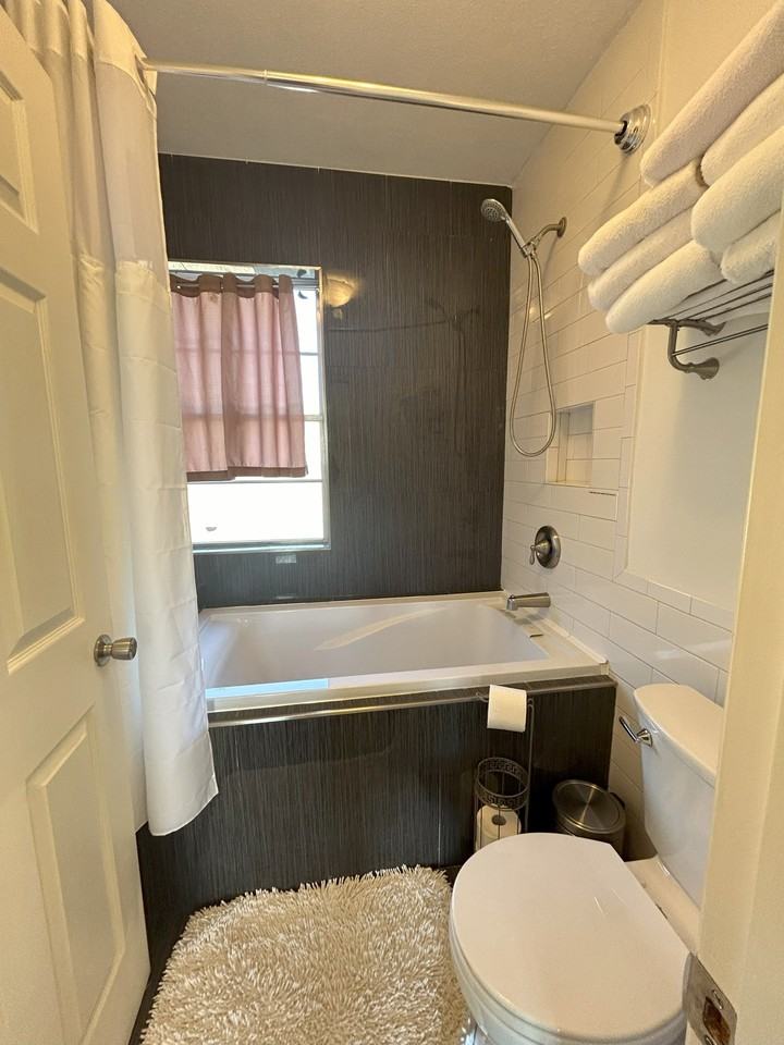 652 Windermere Blvd - Photo 5 of 17