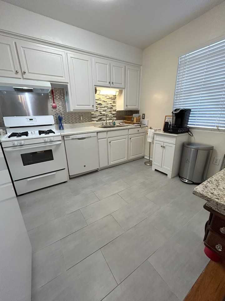 652 Windermere Boulevard - Photo 5 of 17