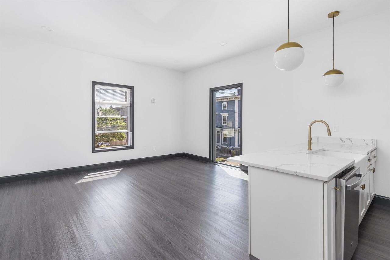 125 Tobey St #2 - Photo 4 of 9