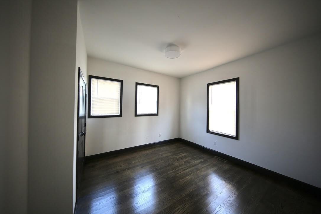 40 Grove St - Photo 3 of 5